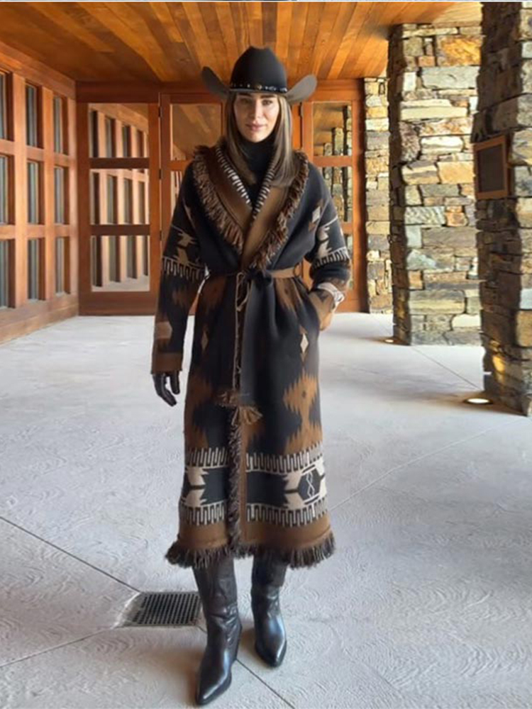 Street Fashion Winter 2026 - Şık Püsküllü Kadın Hırkası Bağcıklı Uzun
